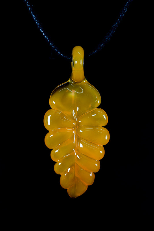 Kitty Meow Glass - Leaf Pendant - Tangie