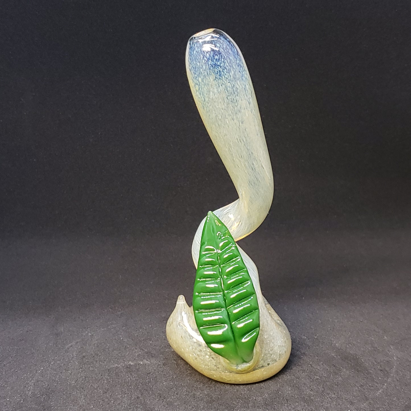 Intent Glass - Pipe debout à feuilles sculptées